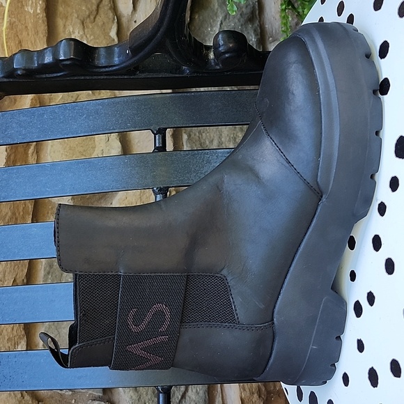 Toms Shoes - NWOT TOMS LEATHER ALPARGATA COMBAT BOOTS